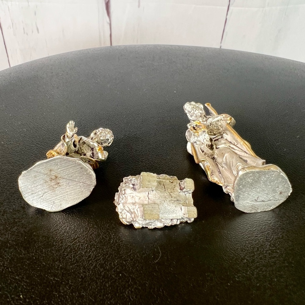 Silver and Gold Metal Small Nativity - Picture 5 of 6